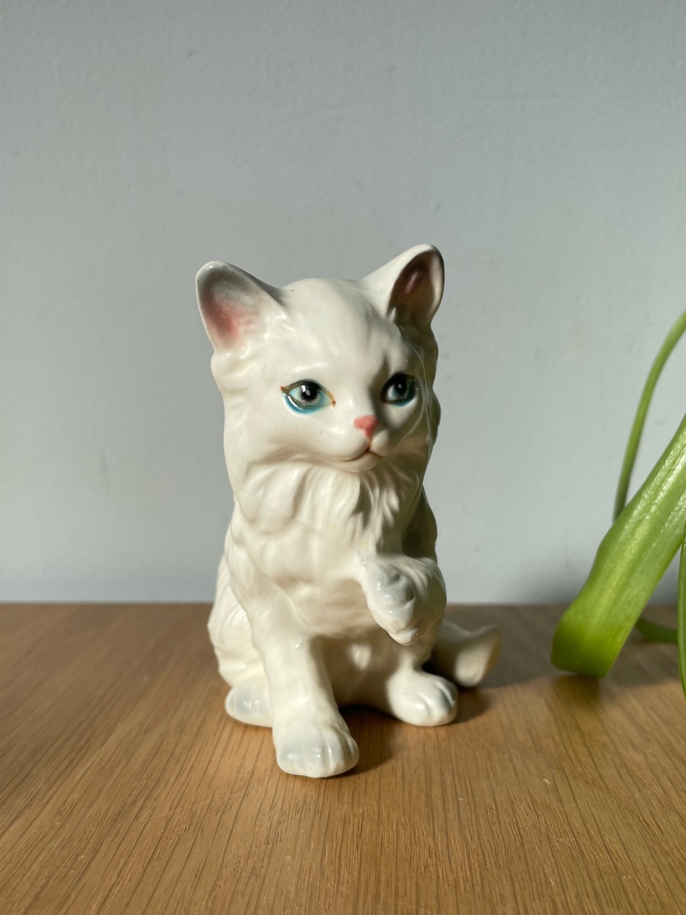 Vintage Midcentury White Persian Kitten Cat Figurine 3.5”